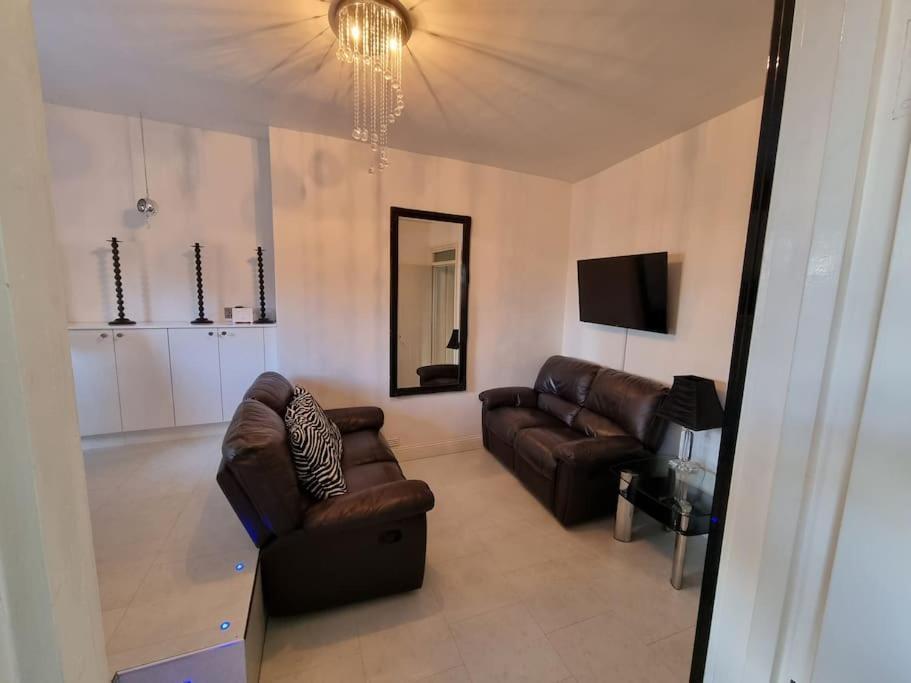 Beautiful Apartment In The Heart Of Rochester Rochester  Exterior foto
