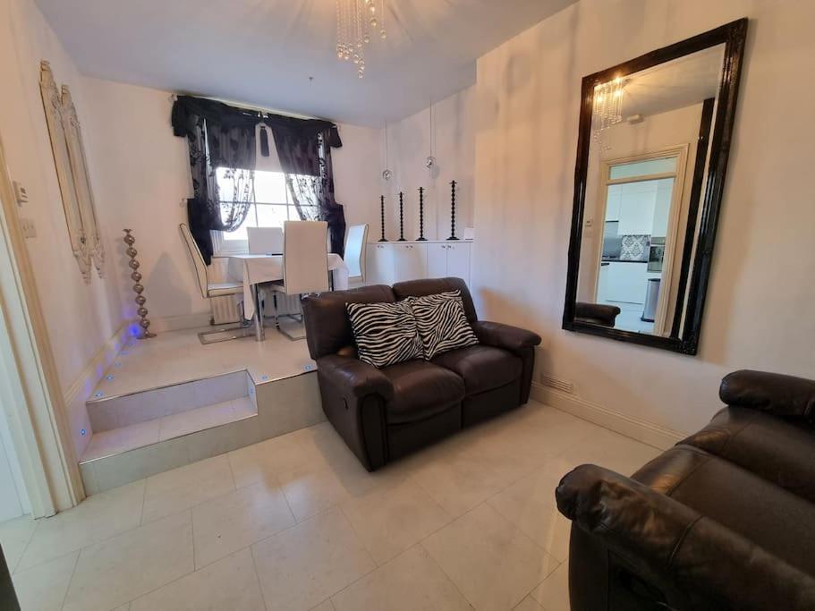 Beautiful Apartment In The Heart Of Rochester Rochester  Exterior foto